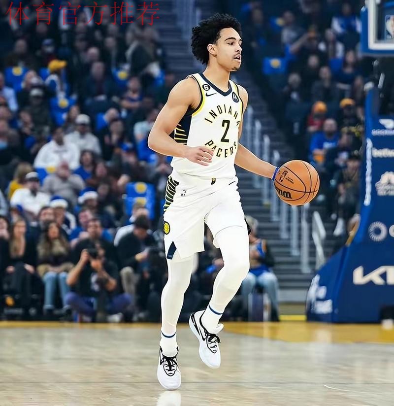 瑞安-内姆布哈德穿着BOOK1,得到14分4篮板11助攻 瑞安-内姆布哈德穿着BOOK1,得到14分4篮板11助攻